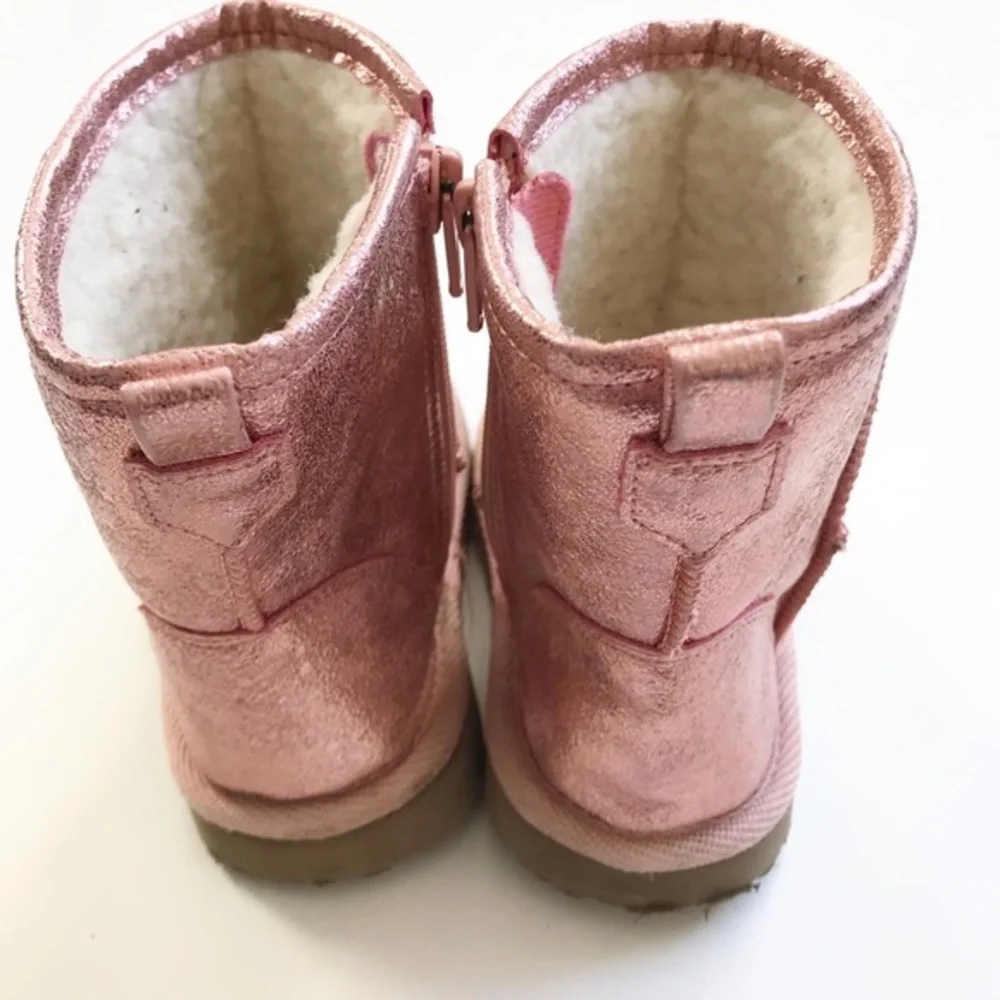 Babygap pink shinny faux Sherpa boots VGUC size 9